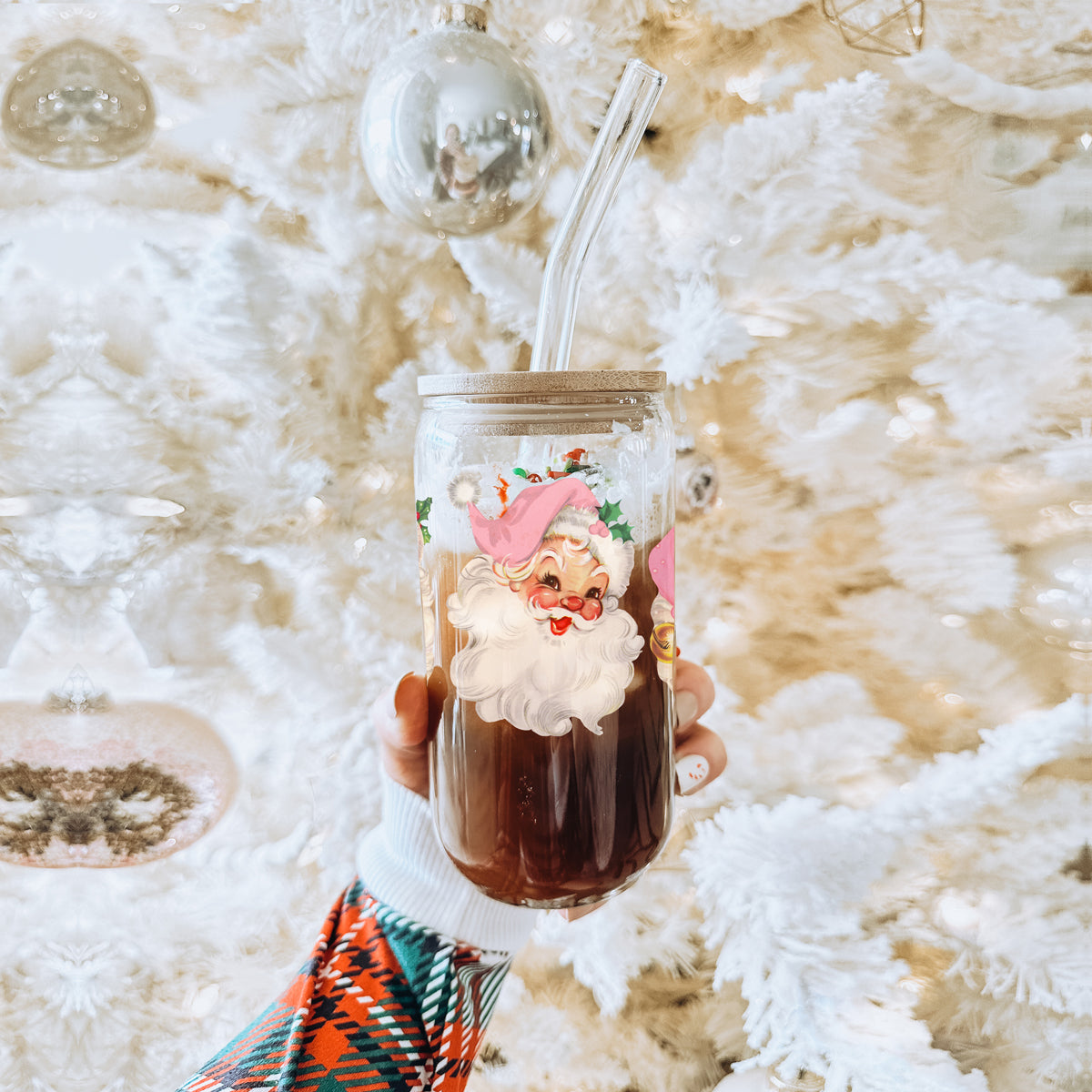 Classic Christmas glass cup 17oz - Vintage Santa pink hat holiday tumbler bamboo lid glass straw - Retro festive gift
Holiday sparkle drinkware β vintage Santa faces with pink hats glass cup